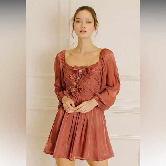 Storia Bow Front Dress - Picture 2 of 3